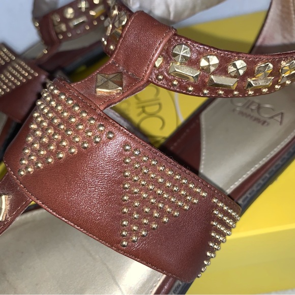 Women’s 8M CIRCA Joan & David SUMMERFUN Dark Brown Leather Aztec Studded Sandals - Picture 5 of 15